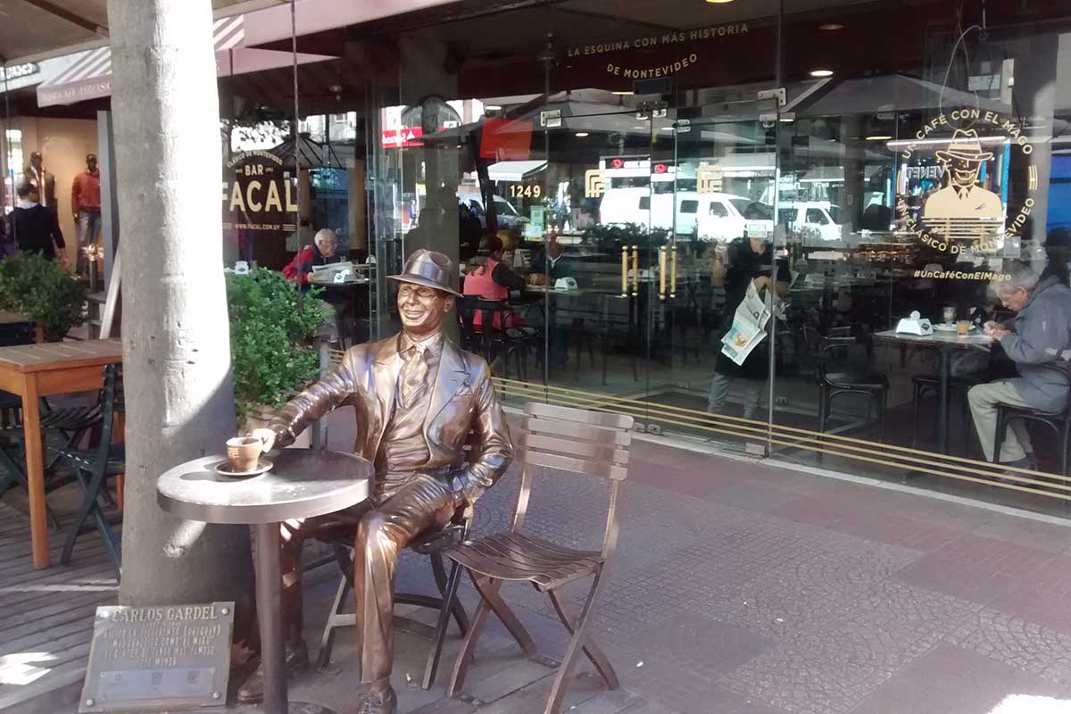 Facal With Statue Of Carlos Gardel